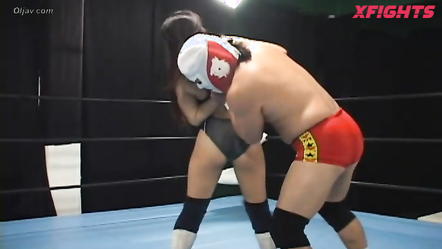 Akibacom - AST-01 - The girls had a tough wrestling match with the guys in the ring