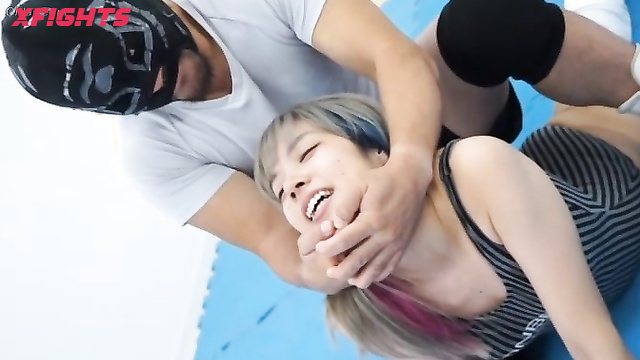 Akibacom - ﻿BVKI-02 Japanese idol in an uneven battle against a man