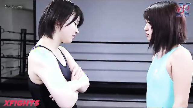 Akibacom - IPS-01 - Cute Japanese girls wrestling in the ring
