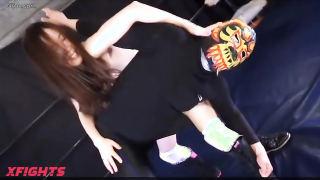 Akibacom - BTP-14 Topless mix pro-wrestling - Naked babe defeated