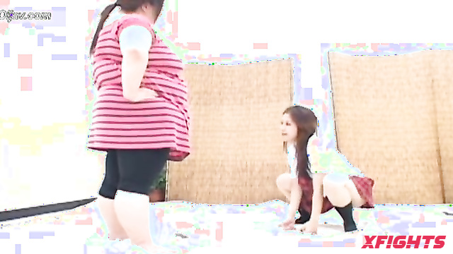 Akibacom - ANP-01 Plump Big Woman vs School Girl - Learning sumo