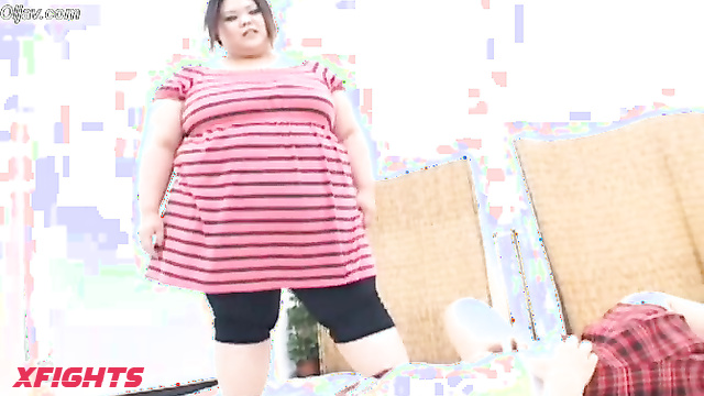 Akibacom - ANP-01 Plump Big Woman vs School Girl - Learning sumo