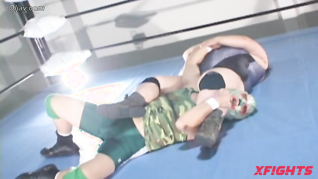 Akibacom - APDP-03 Sakuraba Shon Pins Brother with Headscissors in Curvy Wrestling Revenge