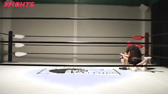Akibacom - SRX-02 Kunimi Nana Smothers Opponent with Headlock in Real Mix Pro Wrestling
