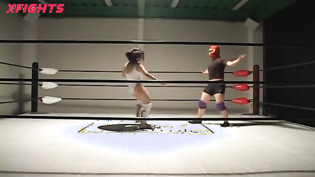 Akibacom - SRX-02 Kunimi Nana Smothers Opponent with Headlock in Real Mix Pro Wrestling