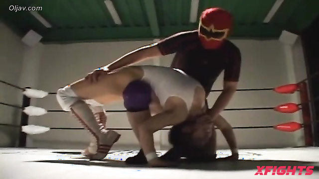 Akibacom - SRX-02 Kunimi Nana Smothers Opponent with Headlock in Real Mix Pro Wrestling