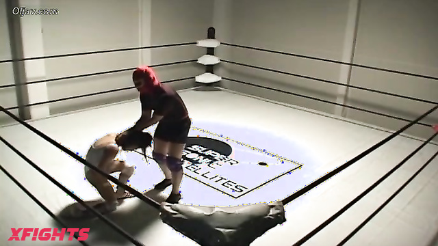 Akibacom - SRX-02 Kunimi Nana Smothers Opponent with Headlock in Real Mix Pro Wrestling