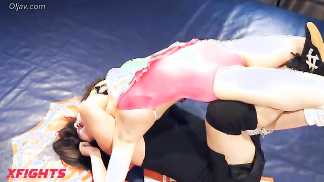Akibacom - BSED-08 Rino Takanashi vs Hitomi Ooe - Mixed Fight Headscissors & Stomp