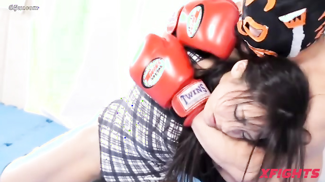 Akibacom - BHI-09 Hana Kanou vs Ayako Kanou - Domination Fight Topless Kick Hold