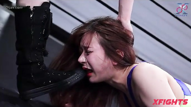 Akibacom - IGW-04 Meari Tsuji vs Riana Yuzuki - Catfight Grapple Facesit & Kick