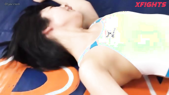 Akibacom - BDV-01 An Mizuki Headscissors Miku Abeno in Competitive Duel of Divas Wrestling