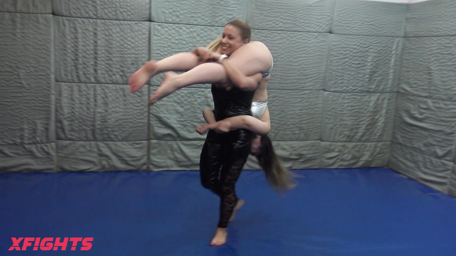 XFights Custom Requests - ﻿Princess Nikki is pumping up her sexy legs
