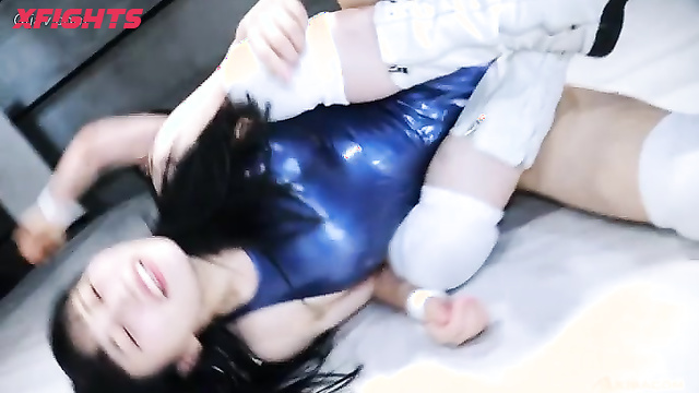 Akibacom - ﻿BNCK-02 Petting a female wrestler - New girl on the ring