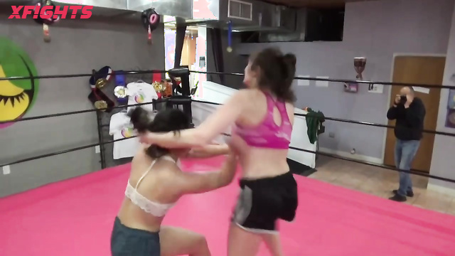 Freshfite Female Fighting - Styna vs Mei-Hem - Fast, intense and rough