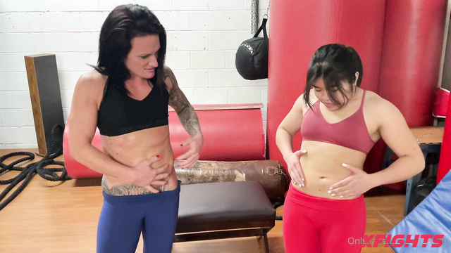 Taperedphysique - ﻿Tapered Physique vs Princess Fury - Belly punching contest