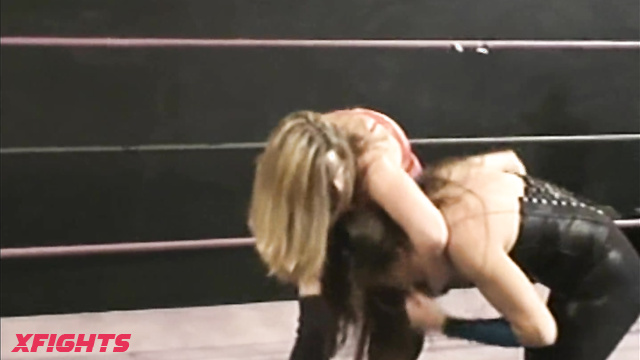 WorldWideWomenWrestling - Janelle vs Malia Wonder Woman humiliates brunette in boxing ring