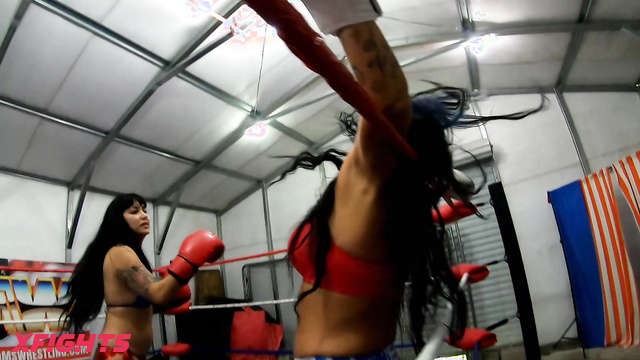 Modest Moms Wrestling - Sushii Vs Alexandria Hamilton - Bikini Boxing: Knockouts
