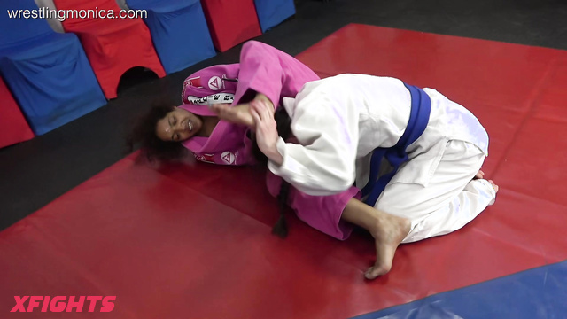 Gi-Feet Vixens - Autumn vs Saskia Girls had a tough sparring match on the mats in kimonos