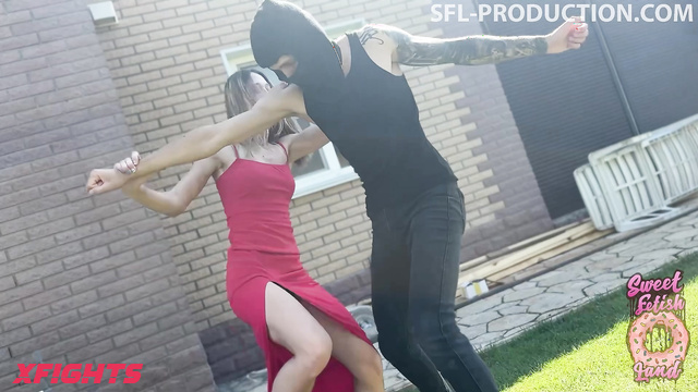 Sweet Fetish Land - Girl fought off robbers who attacked her near her home
