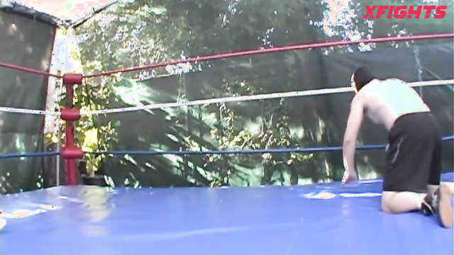 OMNIFEMALEWRESTLINGCHAMPIONSHIP - Nicole vs American - Wrestling match in the ring