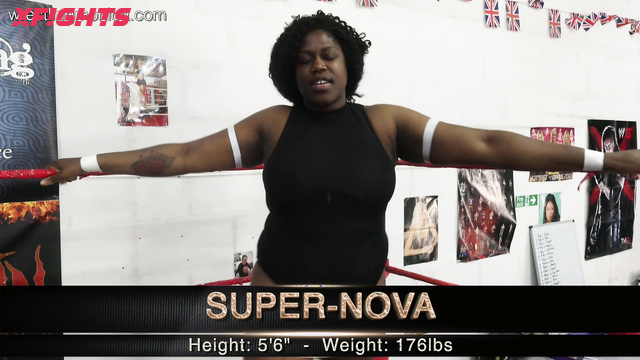 Shiny Pro Ring Girls - Beth Bennett vs Supa Nova - Black bbw dominate over blonde