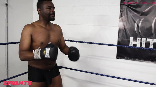 Hit The Mat Boxing And Wrestling - Andi & Darrius - Guy brutally beats girl in boxing ring