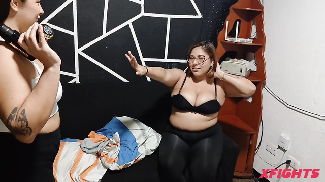 Tragedy Girls - Stephanie vs Sapphire - Curvy girls didn't share a toy and started fighting