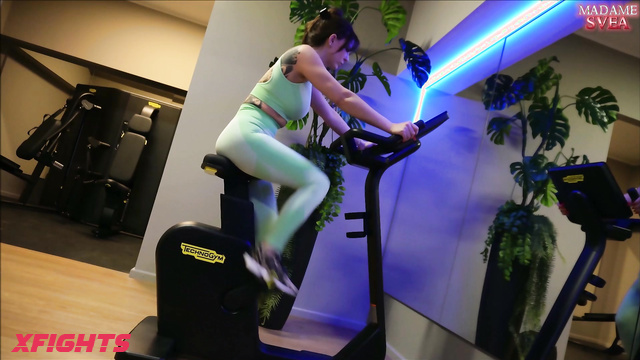 Madame Svea - Sexy girls show how they train in the gym