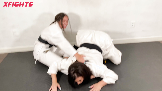 Foot Mode Girl Fights - Girls in kimono play with each other with their sexy feet
