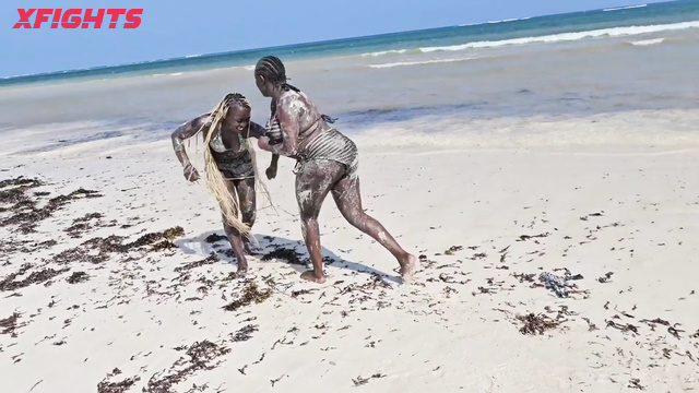 Black Beauty Bra Lers - Essa & Gracey - Black girls have a brutal fight on the beach