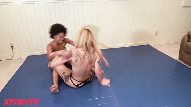 APLCompetitiveandFetishvideos - Frankie vs Regan - Interracial girls wrestle on mats