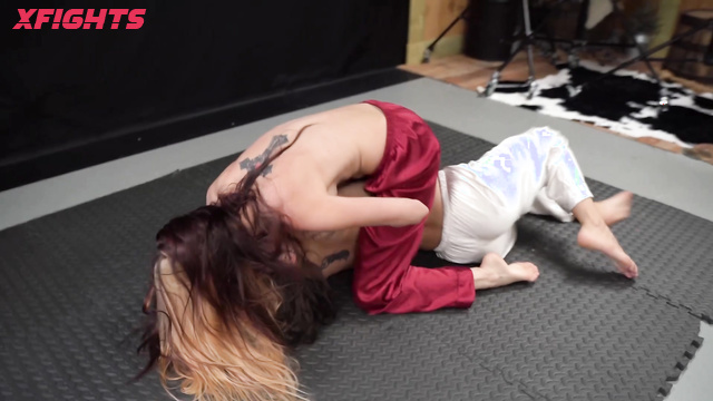 AplCompetitiveAndFetishVideos - Av1854 Crystal & Peyton Topless fight between two beauties