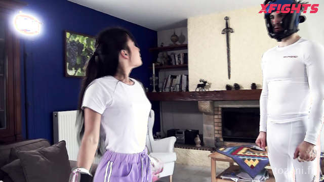 Tozani Real Fighting Videos - Sexy Asian girl practices her blows on her boyfriend
