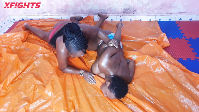 Black Beauty Bra Lers - Shantel Vs Annie - Black beauties wrestle in oil