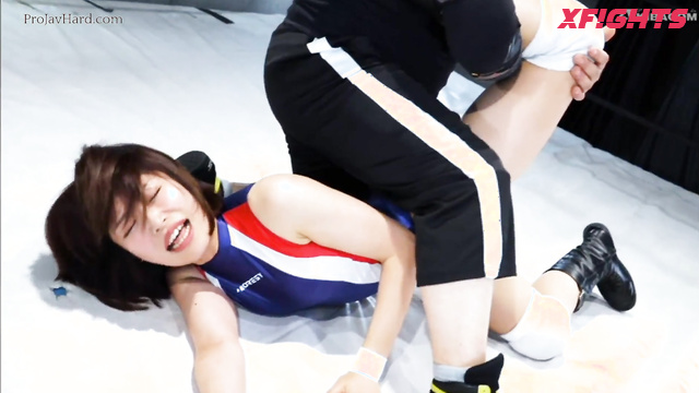 Akibacom - BXX-18 - Sexy Japanese girl engage in hardcore wrestling with guys