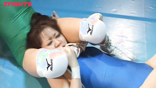Light Star Group - LF-01 - Asian girls put on a brutal fight in the ring