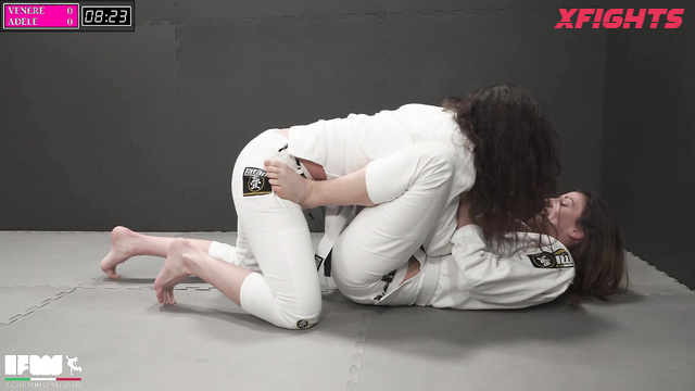 Italian Female Wrestling - Venere vs Adele - Hot Italian girls got into a brutal fight