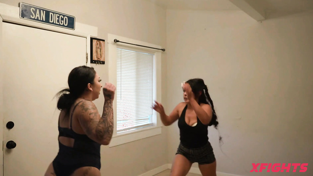Socal Catfights - PARAISA & JAMIE - Hot girls staged a brutal catfight