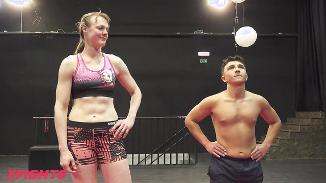 Czech Amazon - SL40 - Anika & Marek - A tall, strong girl fights a short guy