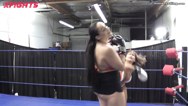 Hit the Mat Boxing and Wrestling - Denise vs KK Qing Boxing Part 1