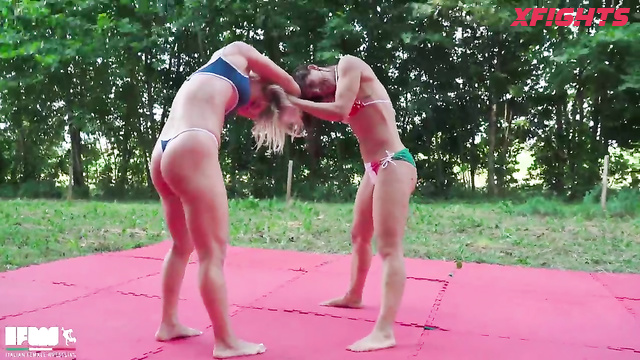 Italian Female Wrestling - IFW217 Bianca vs Pamela Catfight Slapping