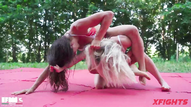 Italian Female Wrestling - IFW217 Bianca vs Pamela Catfight Slapping