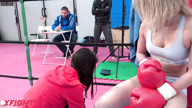 Italian Female Wrestling IFW - BX005 Andrea vs Luna Boxing Match Part C