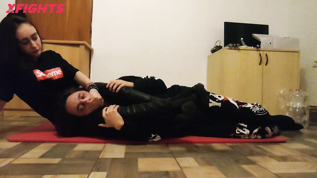 Tight Headscissors - Handsmother