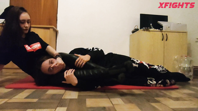 Tight Headscissors - Handsmother