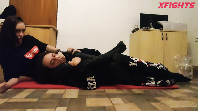 Tight Headscissors - Handsmother