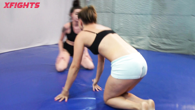 Female Wrestling Zone FWZ - Orsolya vs Juicy: Aggressive Mismatch - Submission Wrestling