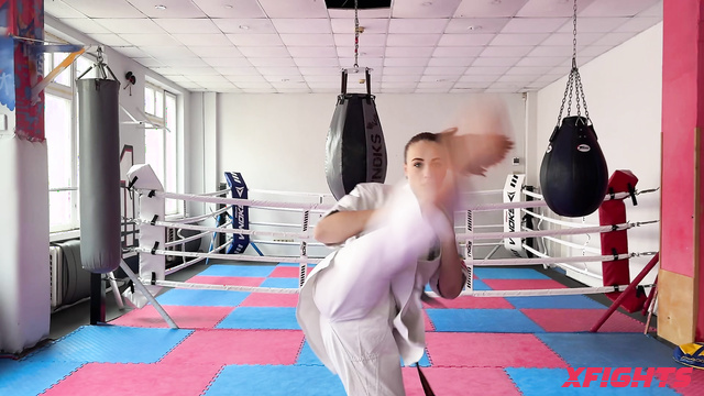 Mixfights - A red-haired girl trains karate
