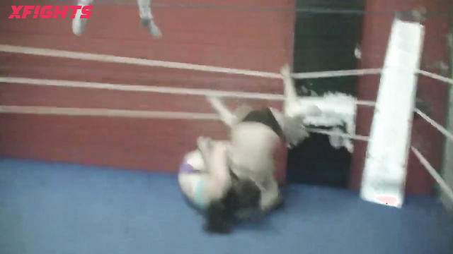 Italian girls combat - Chun vs Tiger - Fierce fight in the ring between strong girls