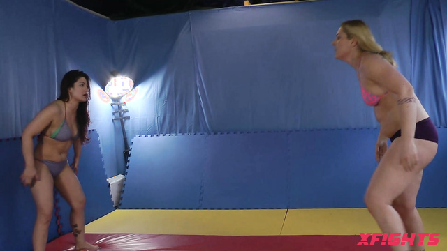 Minxy Li Lesbian Wrestling